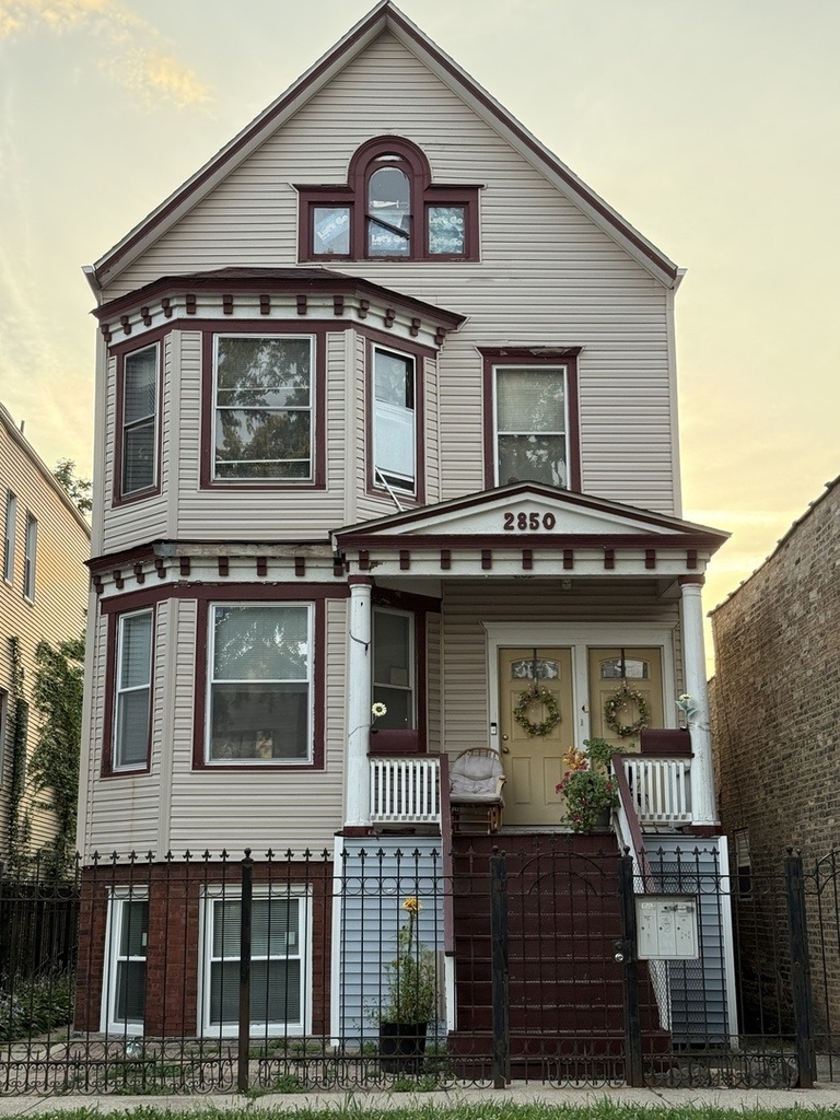 2850 N Avers Avenue - Photo 0
