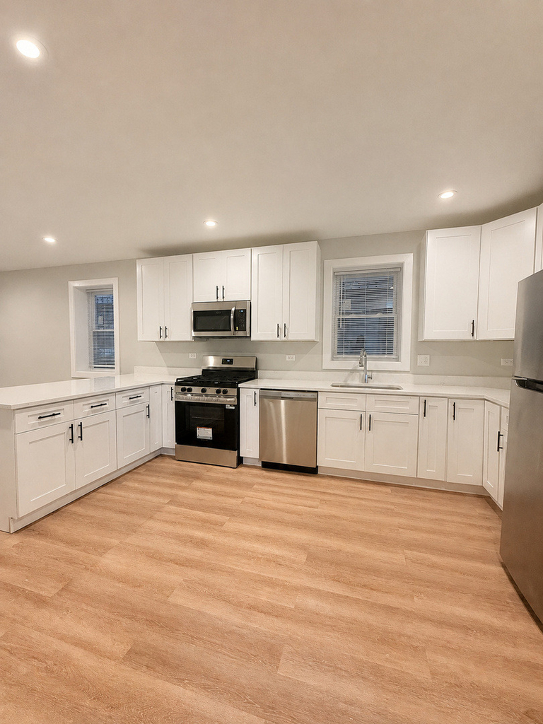 2850 N Avers Avenue - Photo 8