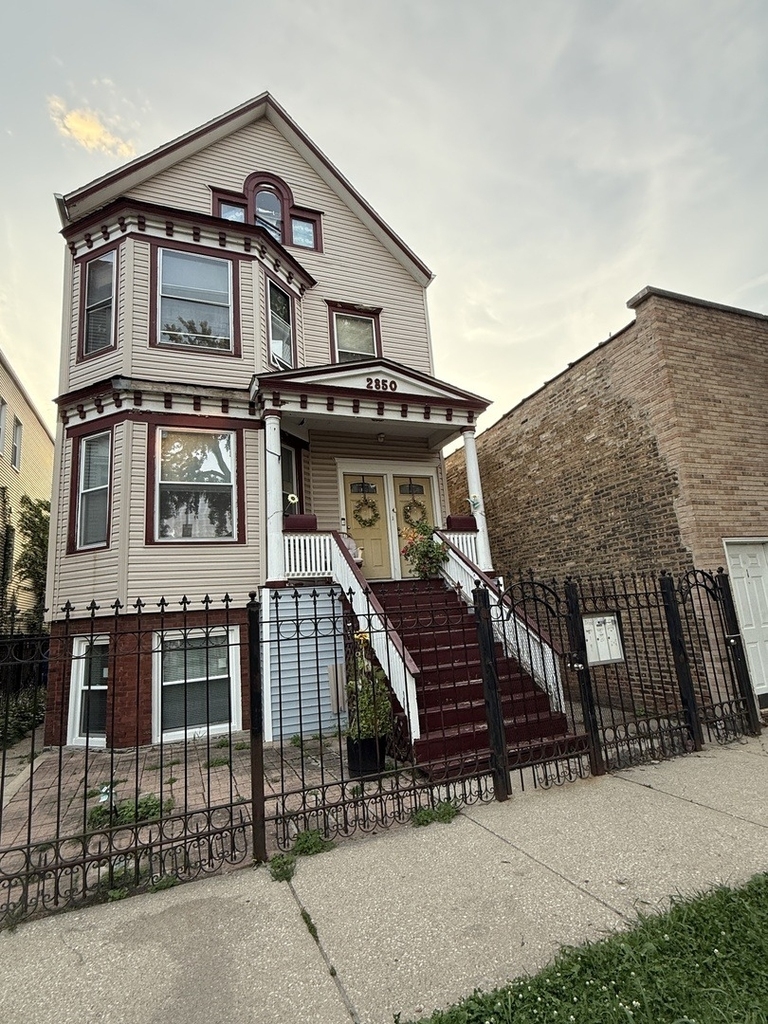 2850 N Avers Avenue - Photo 1