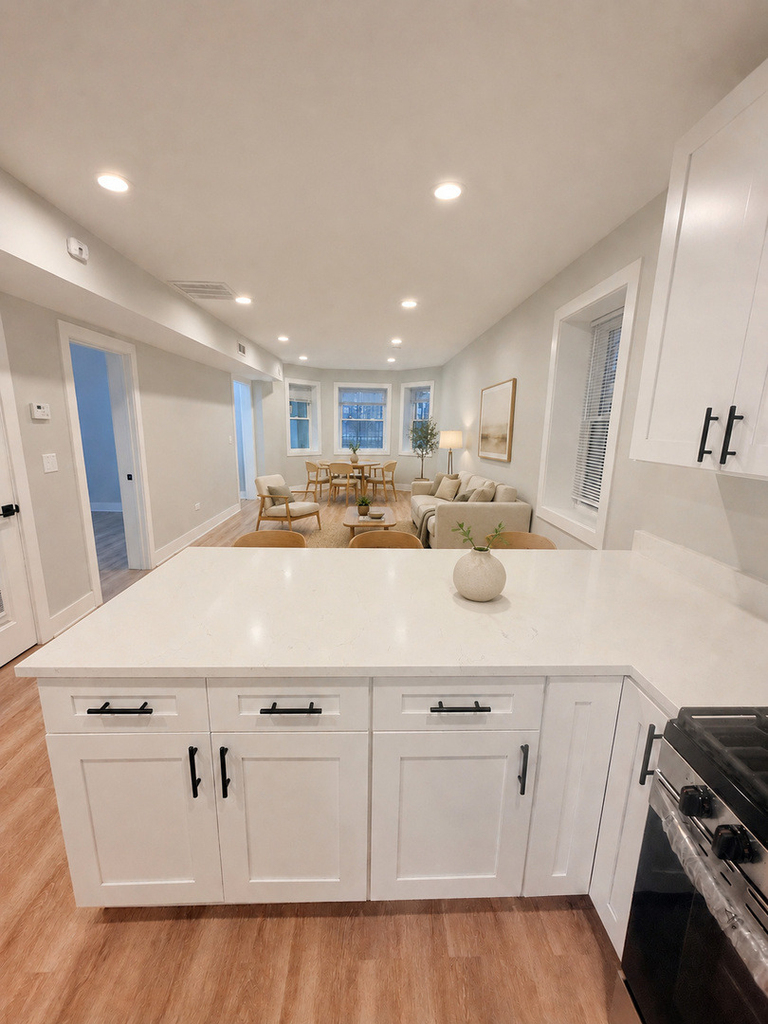2850 N Avers Avenue - Photo 10