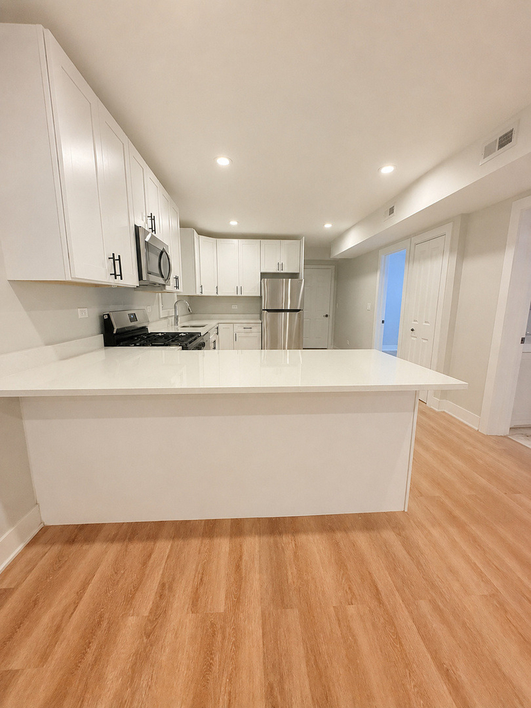 2850 N Avers Avenue - Photo 5