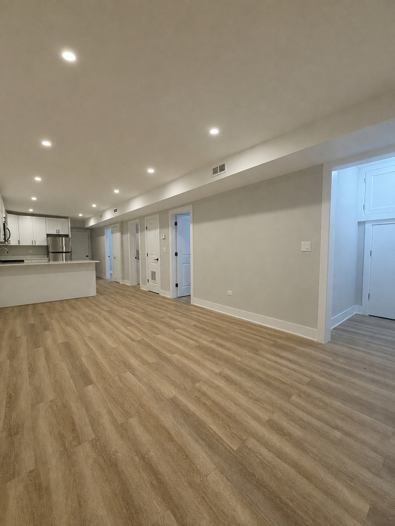 2850 N Avers Avenue - Photo 3