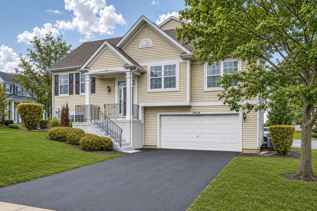 24618 George Washington Drive - Photo 0