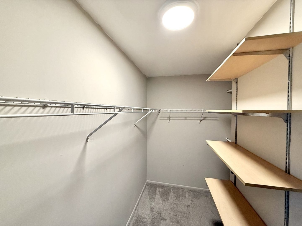 601 Hanover Court - Photo 10