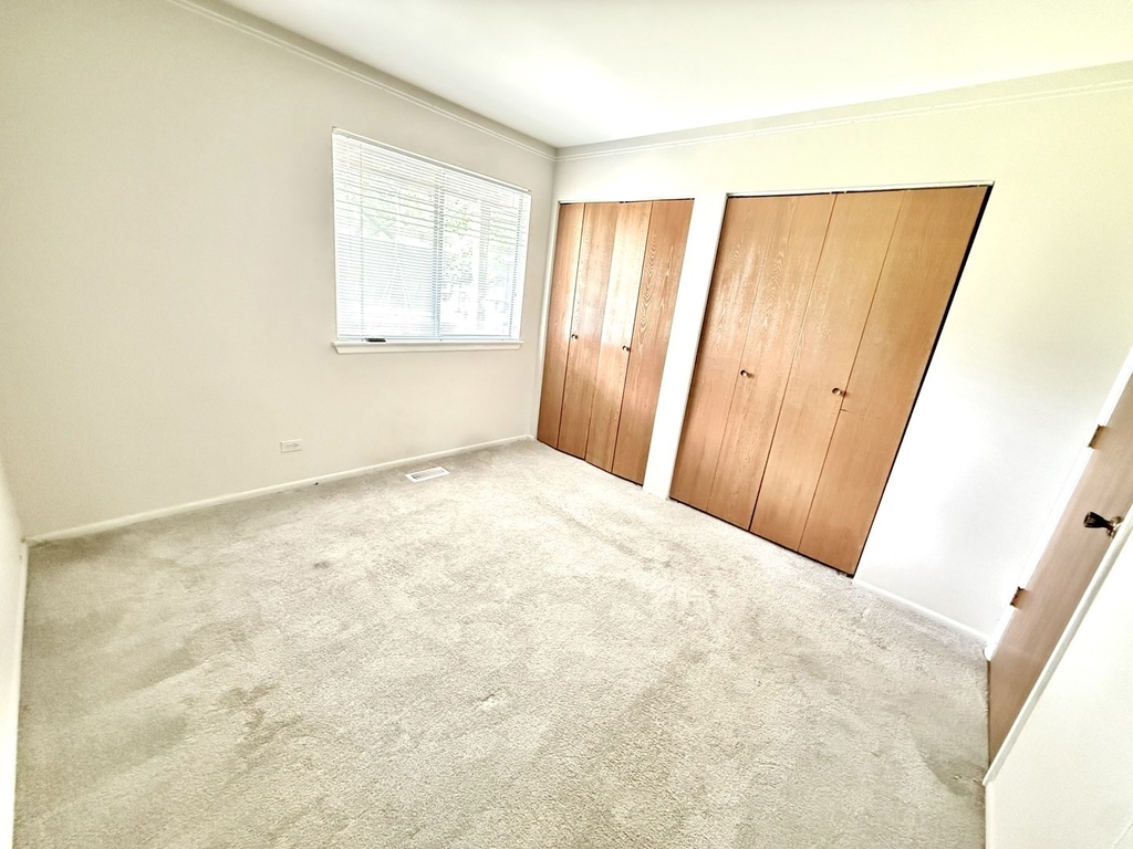 601 Hanover Court - Photo 8
