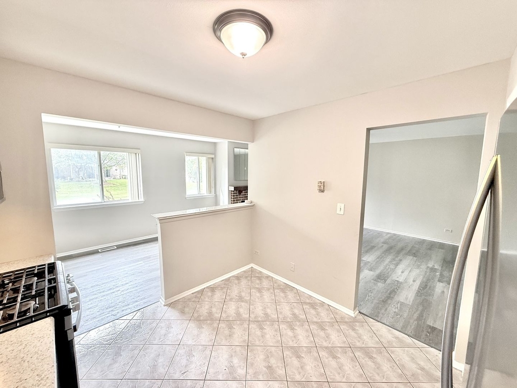 601 Hanover Court - Photo 5