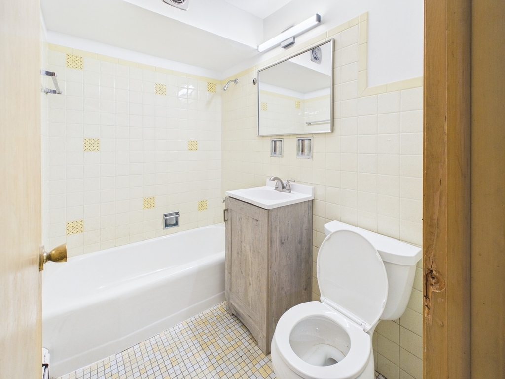 11219 S King Drive - Photo 8