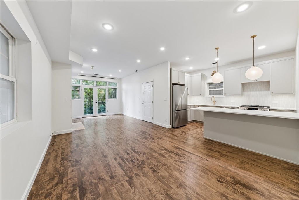 1046 W Fulton Market - Photo 1