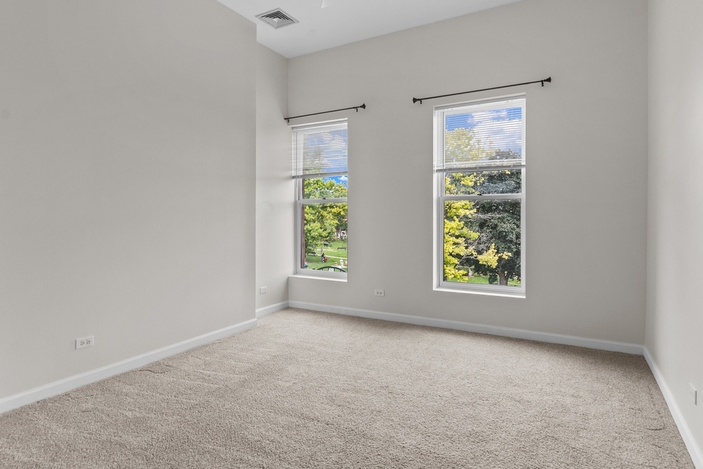 111 E Van Buren Street - Photo 20