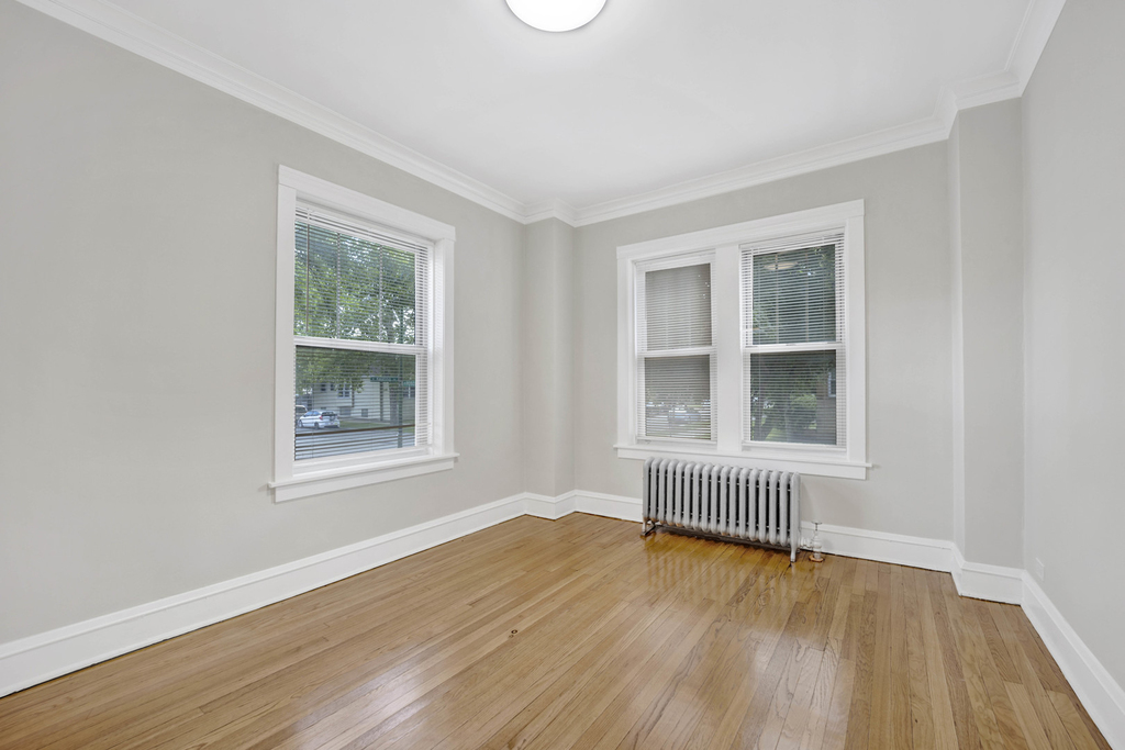 4742 W Roscoe Street - Photo 9