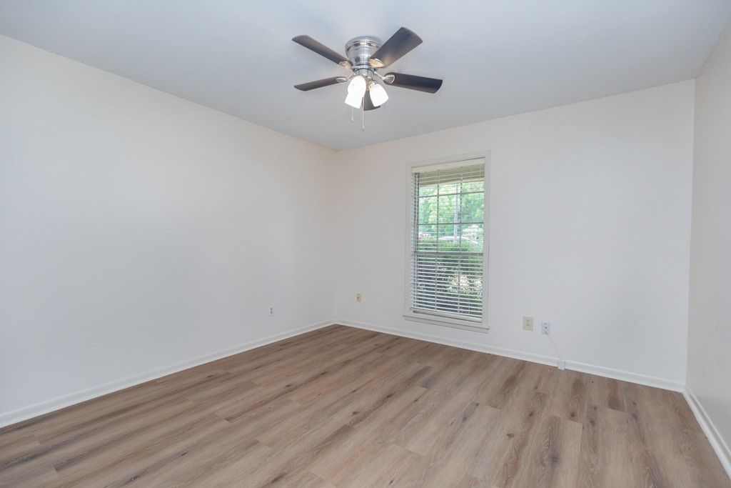 921 Victoria Drive - Photo 30