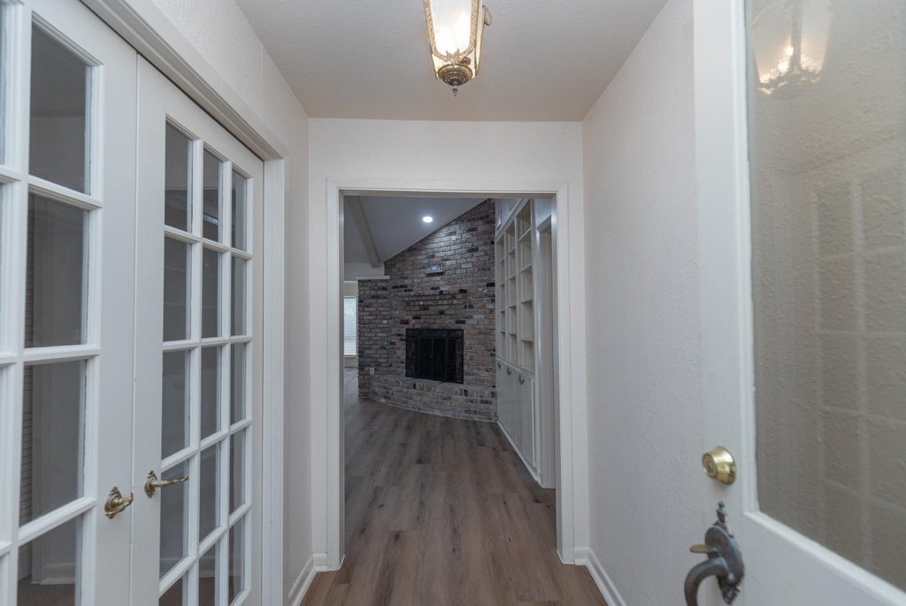 921 Victoria Drive - Photo 4