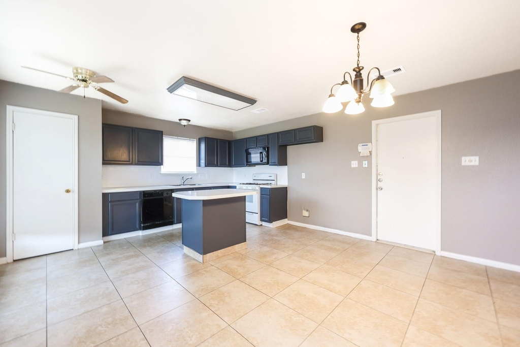 2306 Old Oak Lane - Photo 4