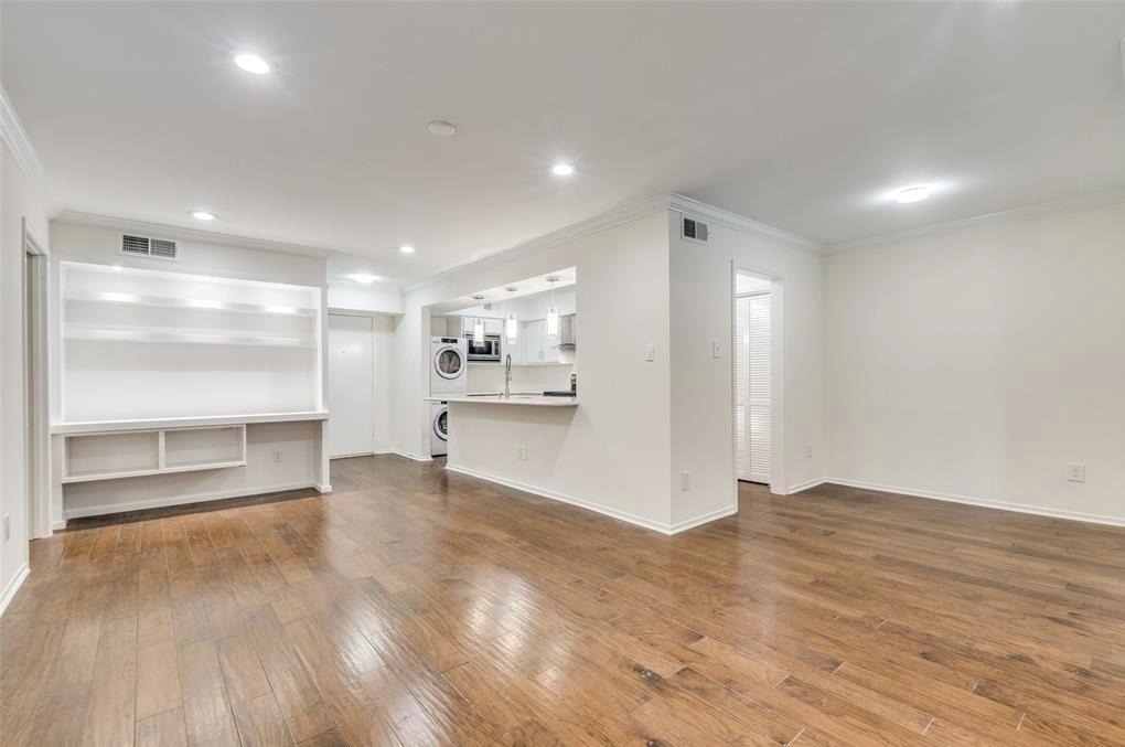 357 N Post Oak Lane - Photo 0