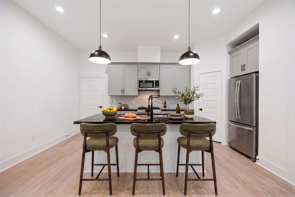 2213 Lee Street - Photo 5