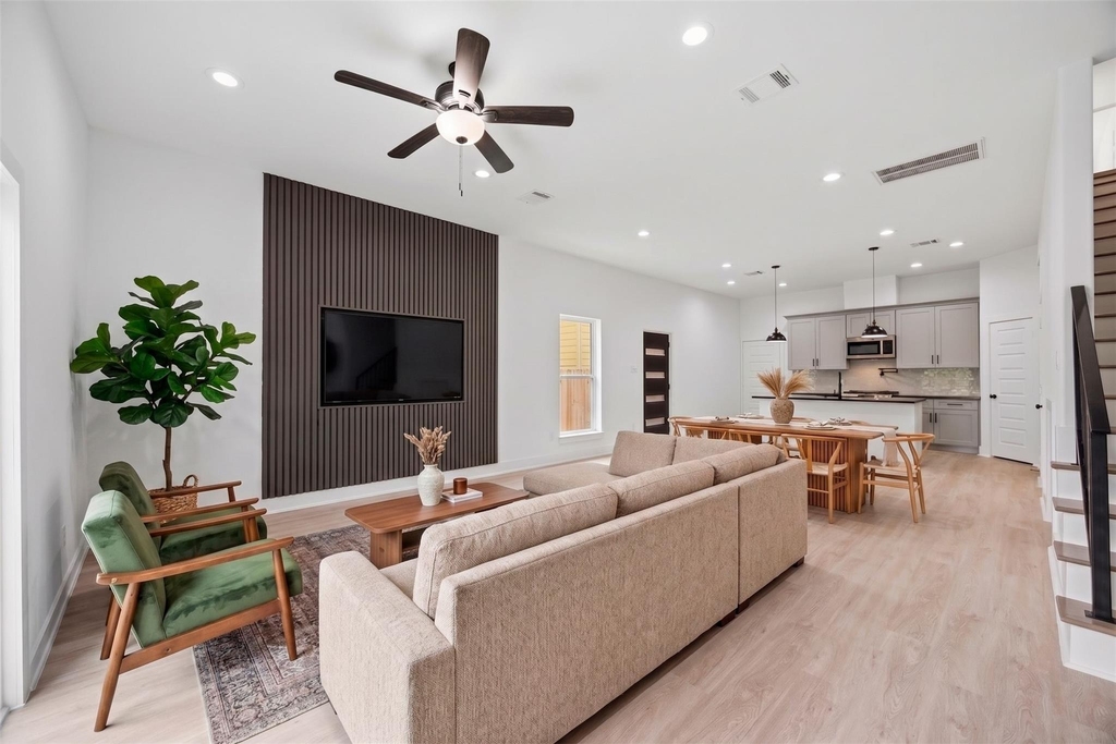 2213 Lee Street - Photo 1