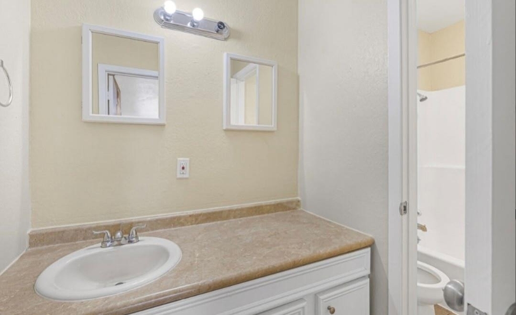 230 E Virginia Street - Photo 6