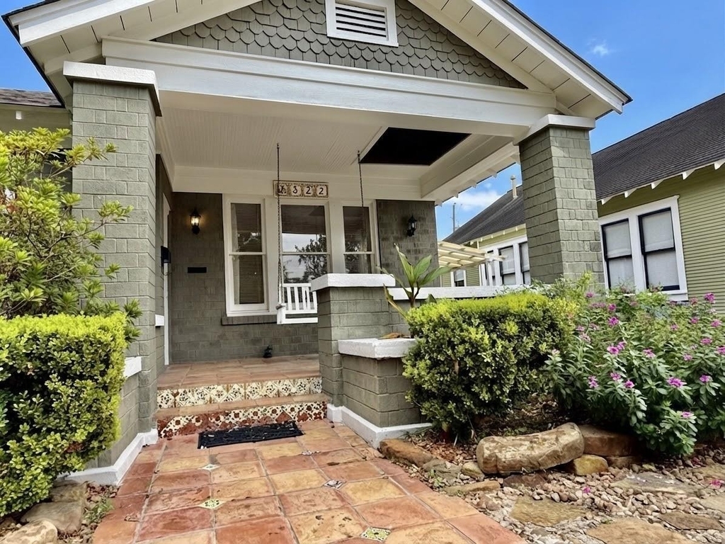 1322 Harvard Street - Photo 1