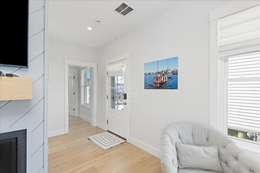 220 North End - Photo 4