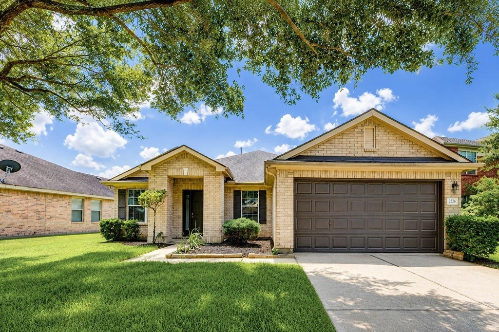 2226 Tremont Trail Lane - Photo 0
