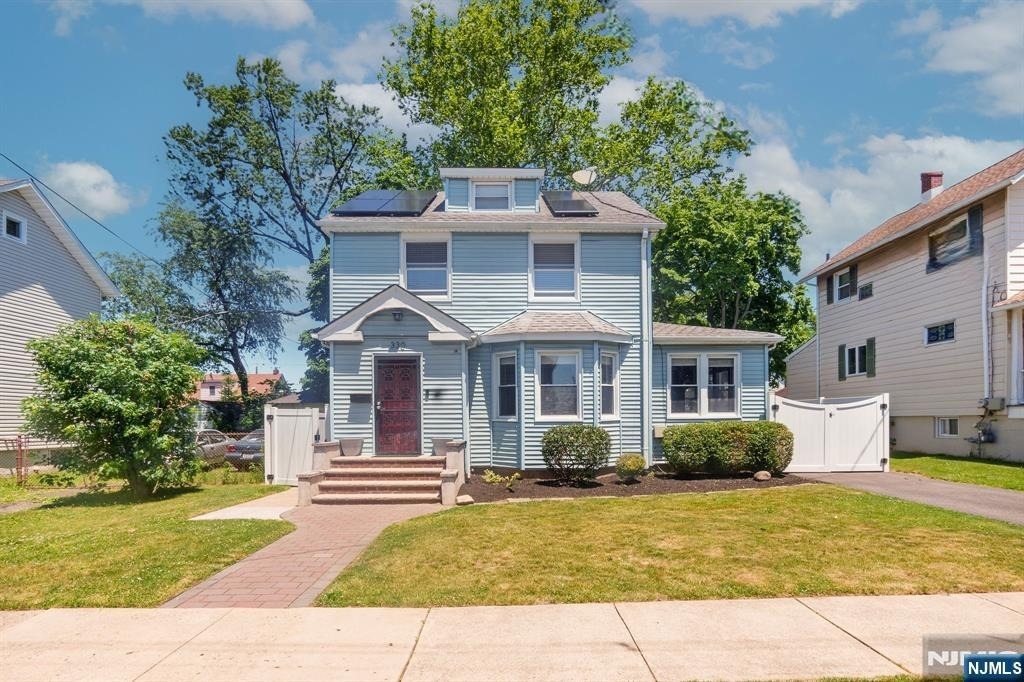 330 Simons - Photo 0