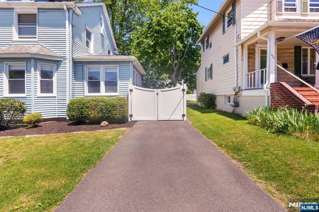 330 Simons - Photo 6