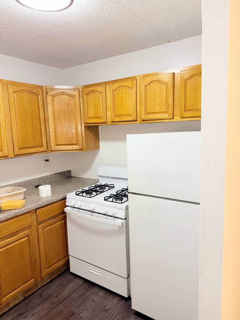 687 Bronx River Road - Photo 0