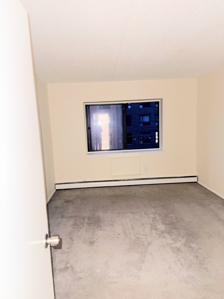 687 Bronx River Road - Photo 7