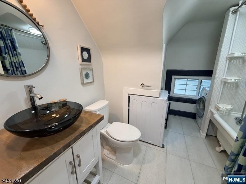 262 Claremont - Photo 3