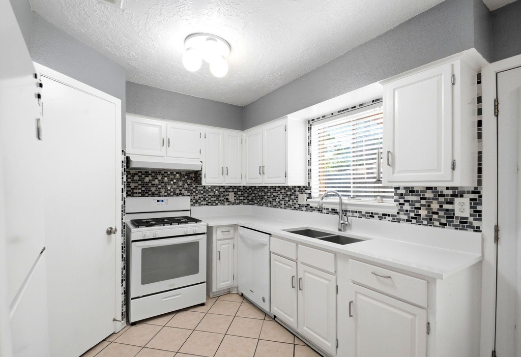 11418 Hendon Lane - Photo 11
