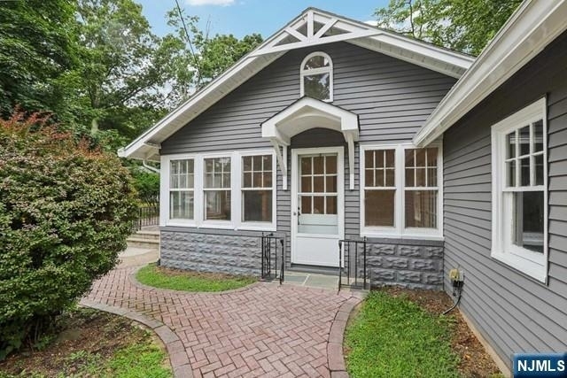 261 W Saddle River - Photo 2