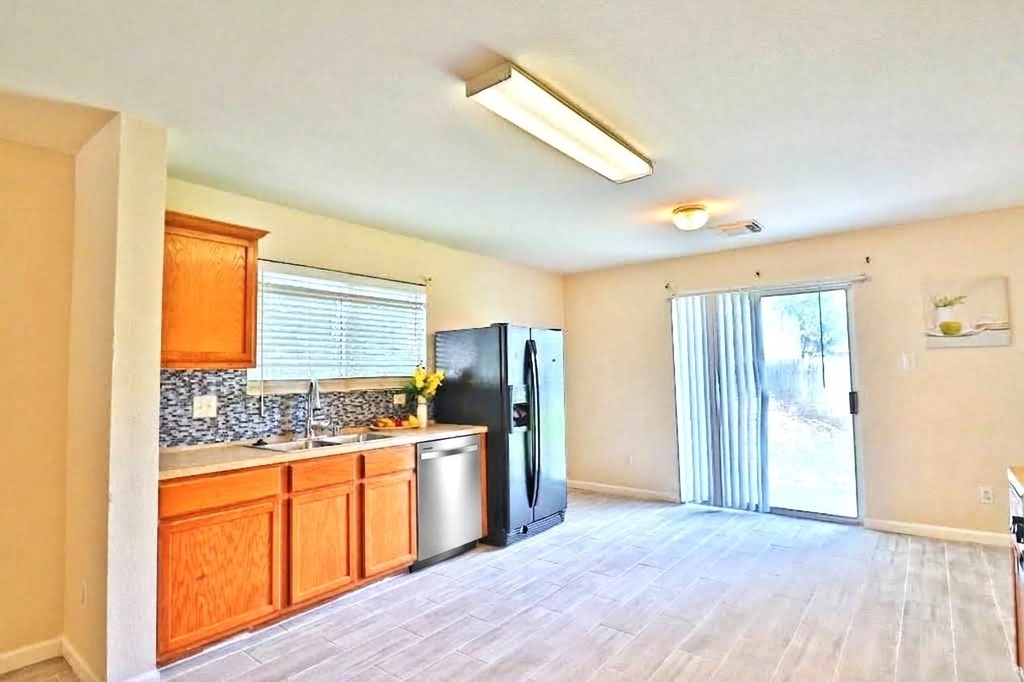 14423 Moreno Avenue - Photo 7