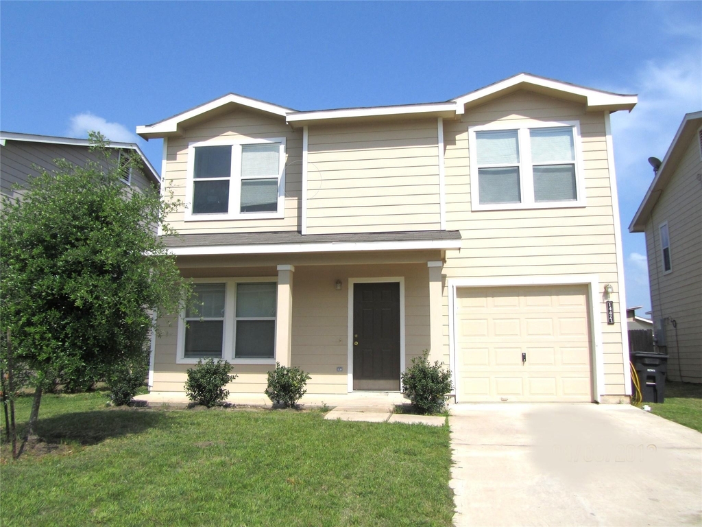 14423 Moreno Avenue - Photo 0