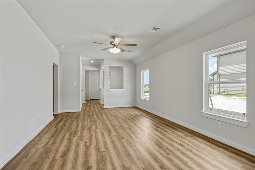 40769 Mostyn Lake Drive - Photo 9