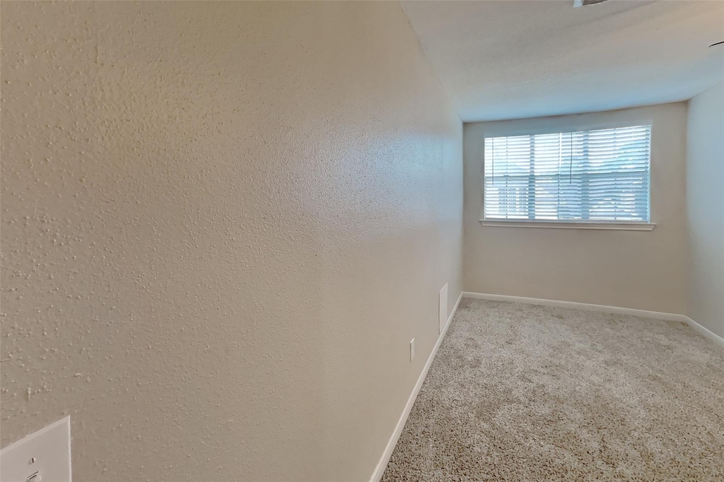 16015 Juniper Grove Drive - Photo 12