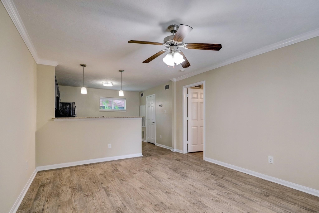 1222 Heights Boulevard - Photo 2