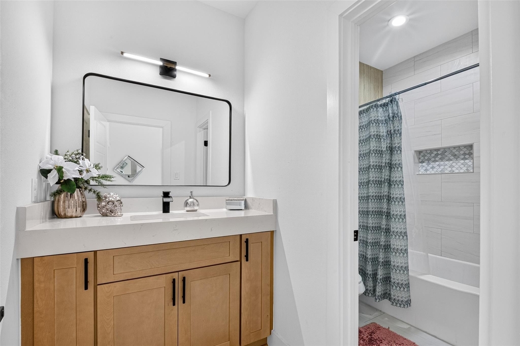 2208 Bleker Street - Photo 36