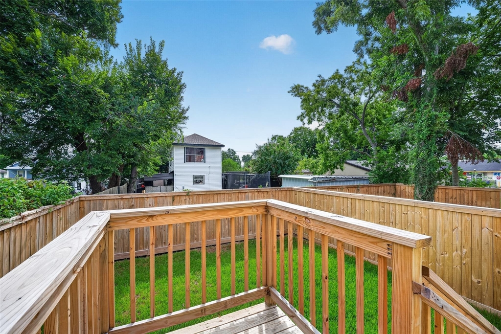 2208 Bleker Street - Photo 40