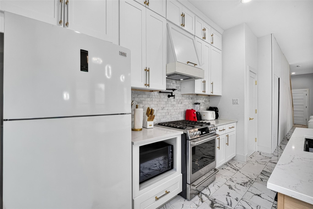 2208 Bleker Street - Photo 5