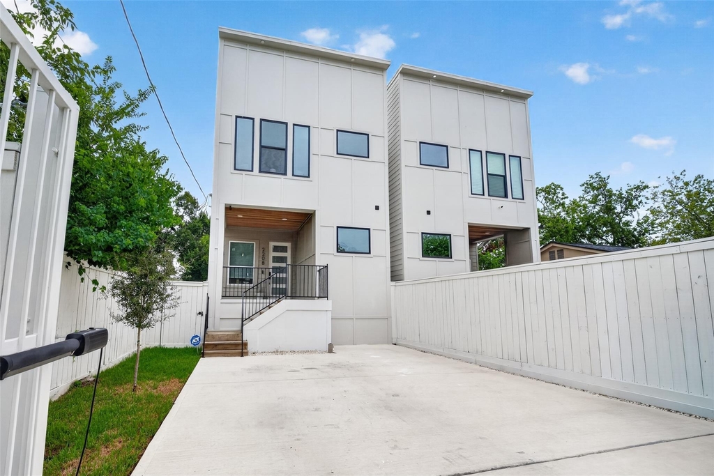 2208 Bleker Street - Photo 22