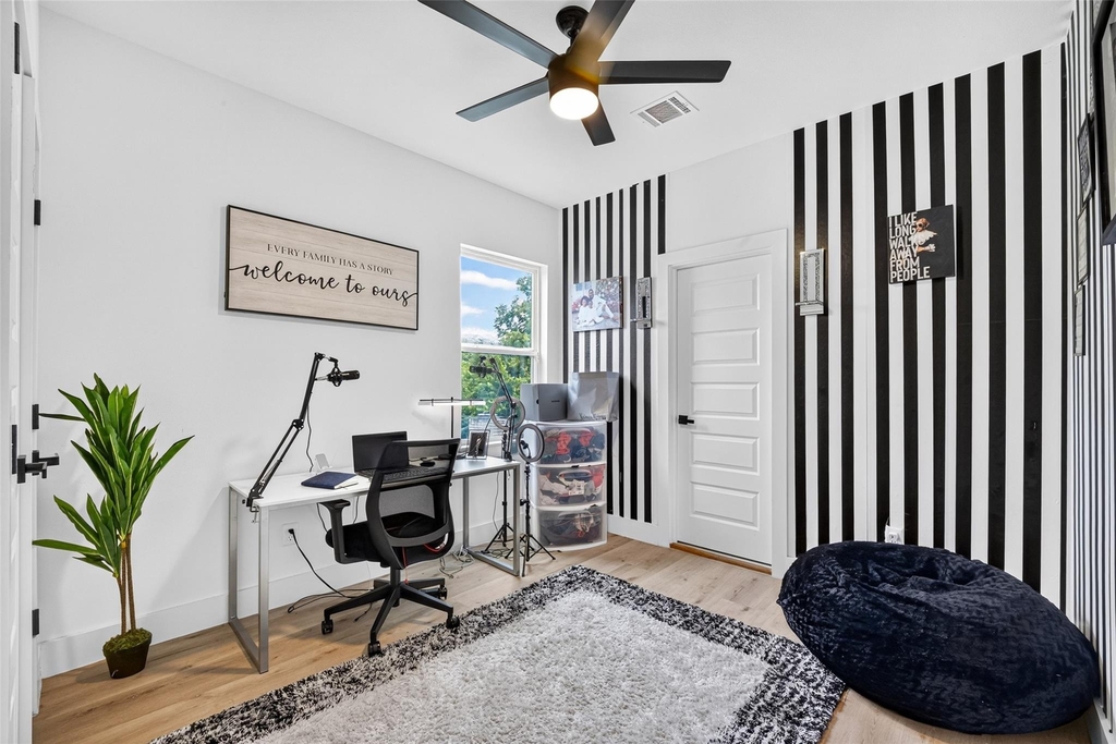 2208 Bleker Street - Photo 32