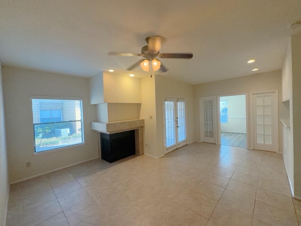 7900 Bissonnet Street - Photo 0