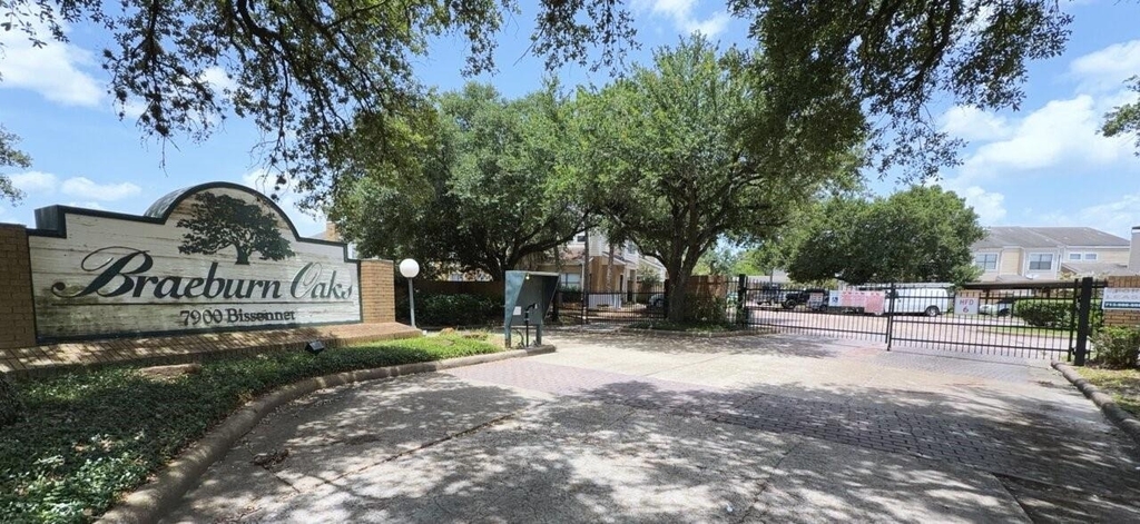 7900 Bissonnet Street - Photo 8