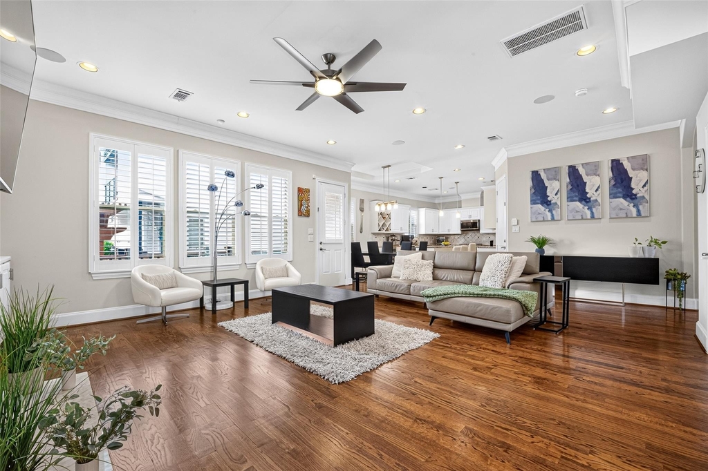 1042 W 15th 1/2 Street - Photo 9