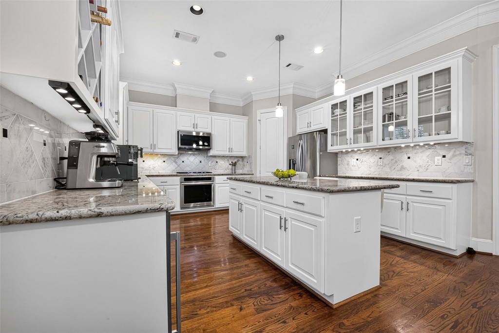 1042 W 15th 1/2 Street - Photo 14