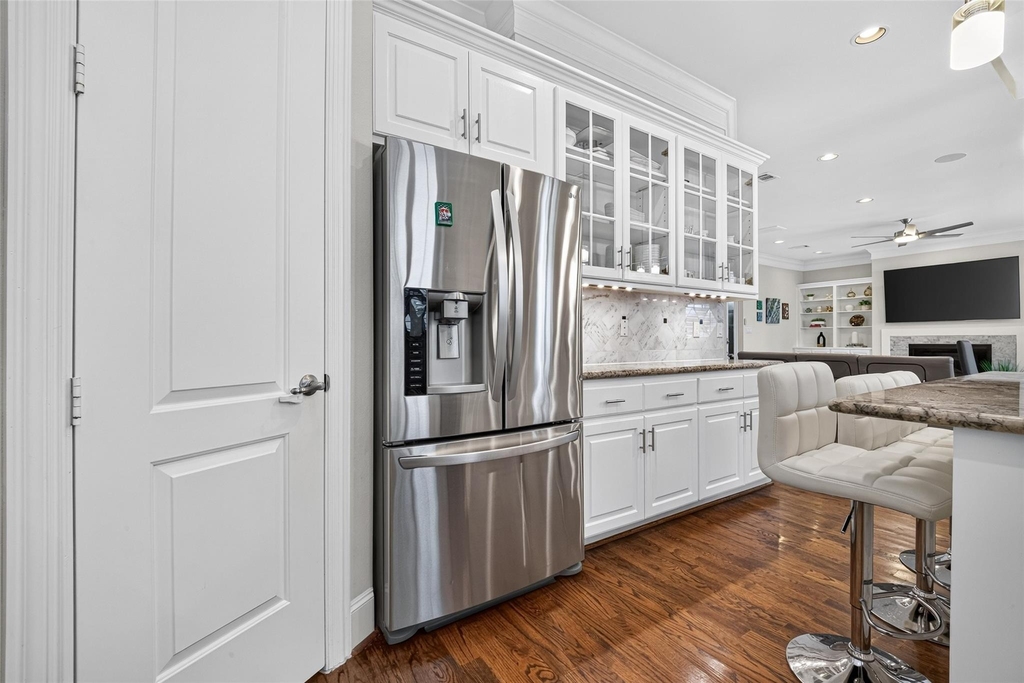 1042 W 15th 1/2 Street - Photo 17