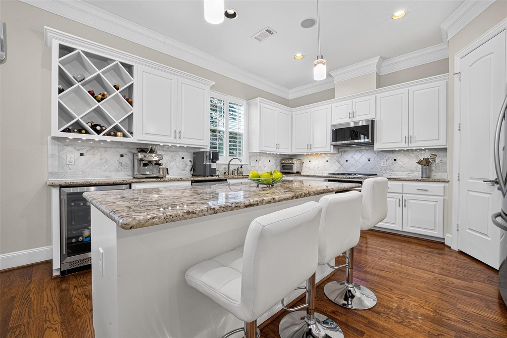 1042 W 15th 1/2 Street - Photo 20