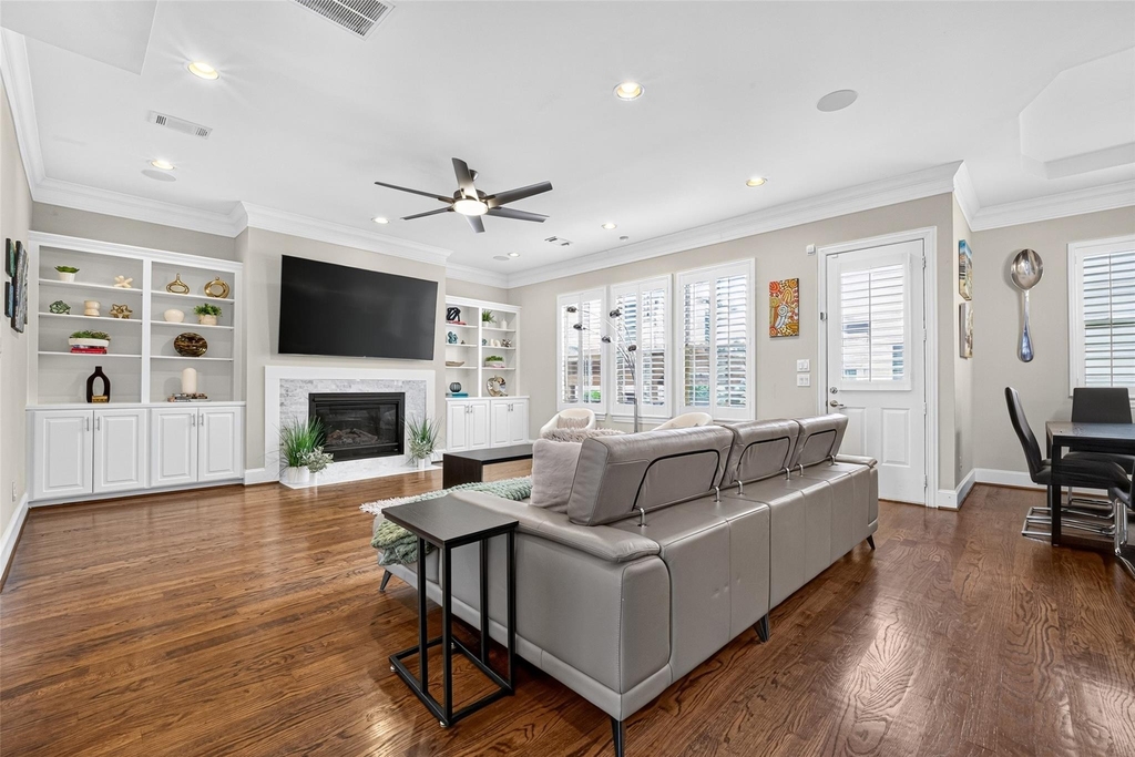 1042 W 15th 1/2 Street - Photo 8