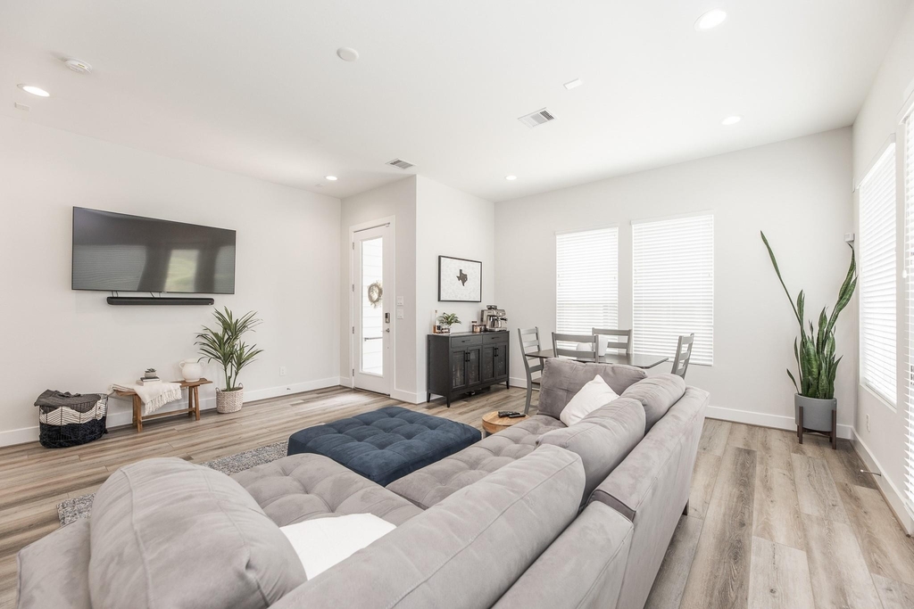 3354 Pinemont Drive - Photo 3