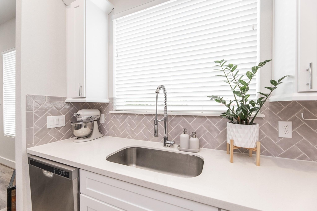 3354 Pinemont Drive - Photo 11